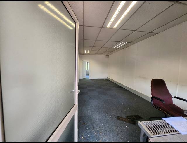 124M² OFFICE TO LET IN VORNA VALLEY